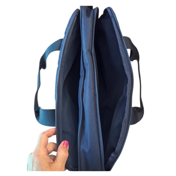 Messenger bag Navy Blue NWOT - Picture 2 of 2